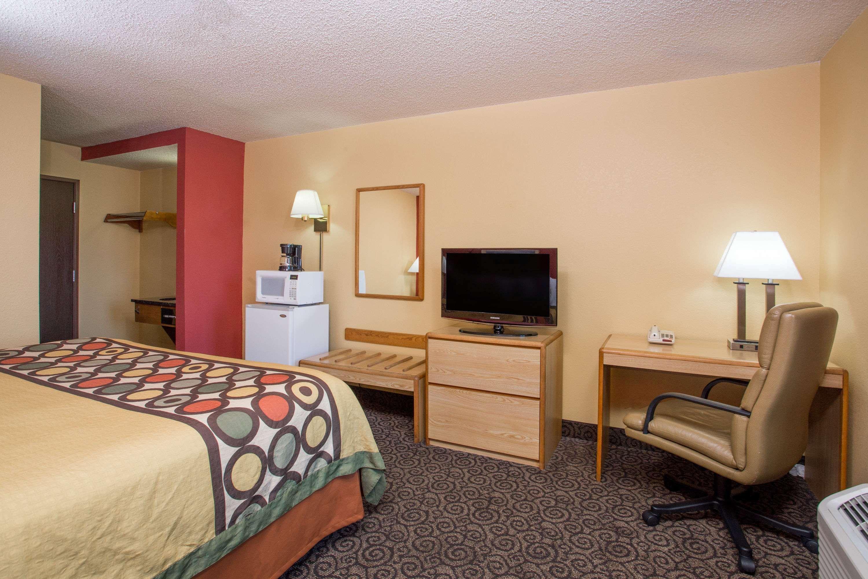 Super 8 By Wyndham Appleton Exterior foto