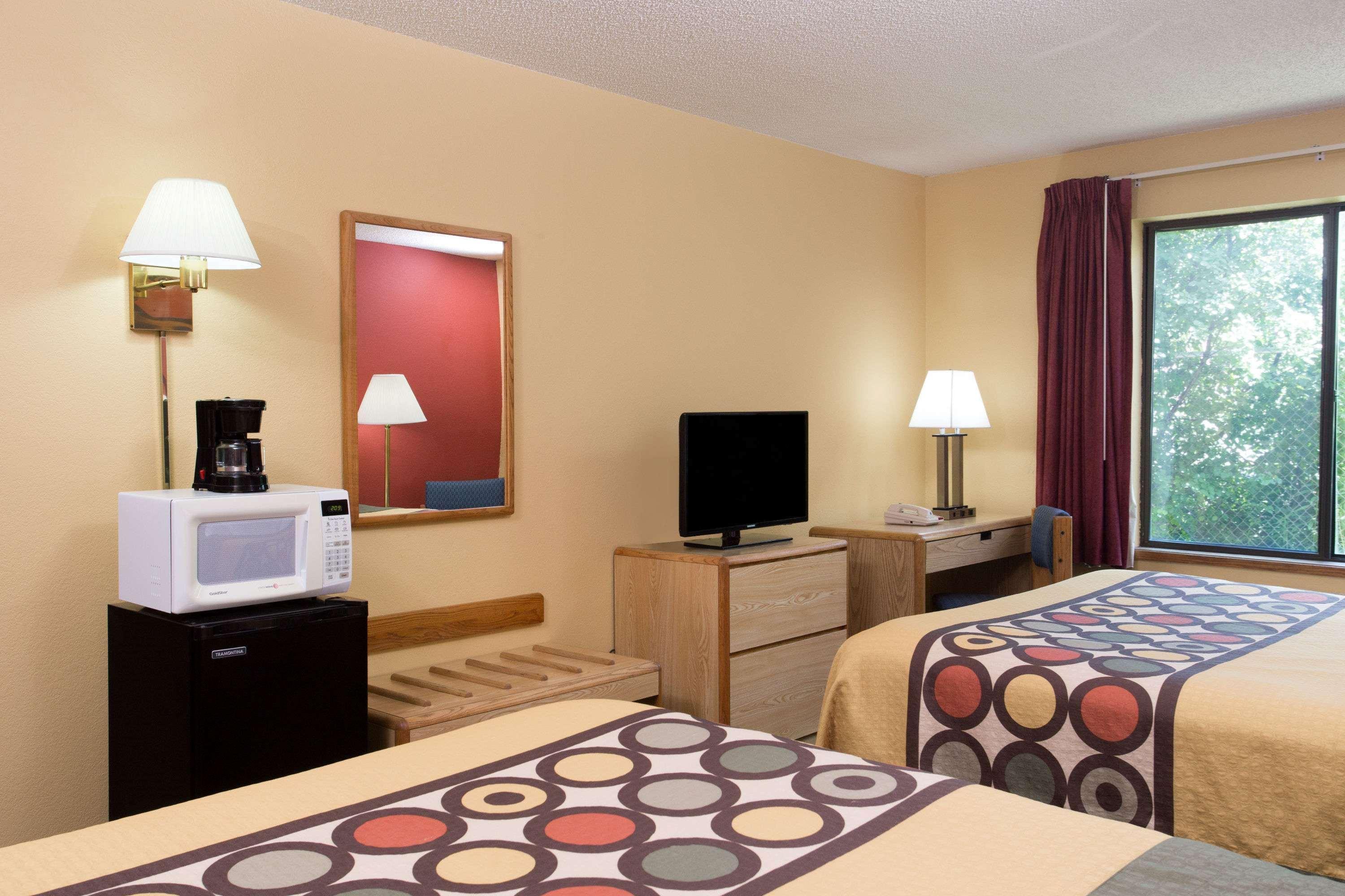 Super 8 By Wyndham Appleton Exterior foto